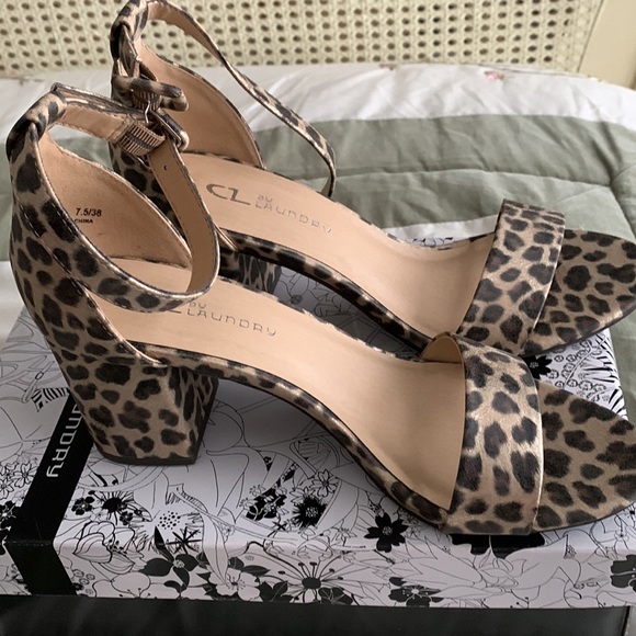 Leopard sandals, metallic gold by  CL Laundry-new - Picture 4 of 9